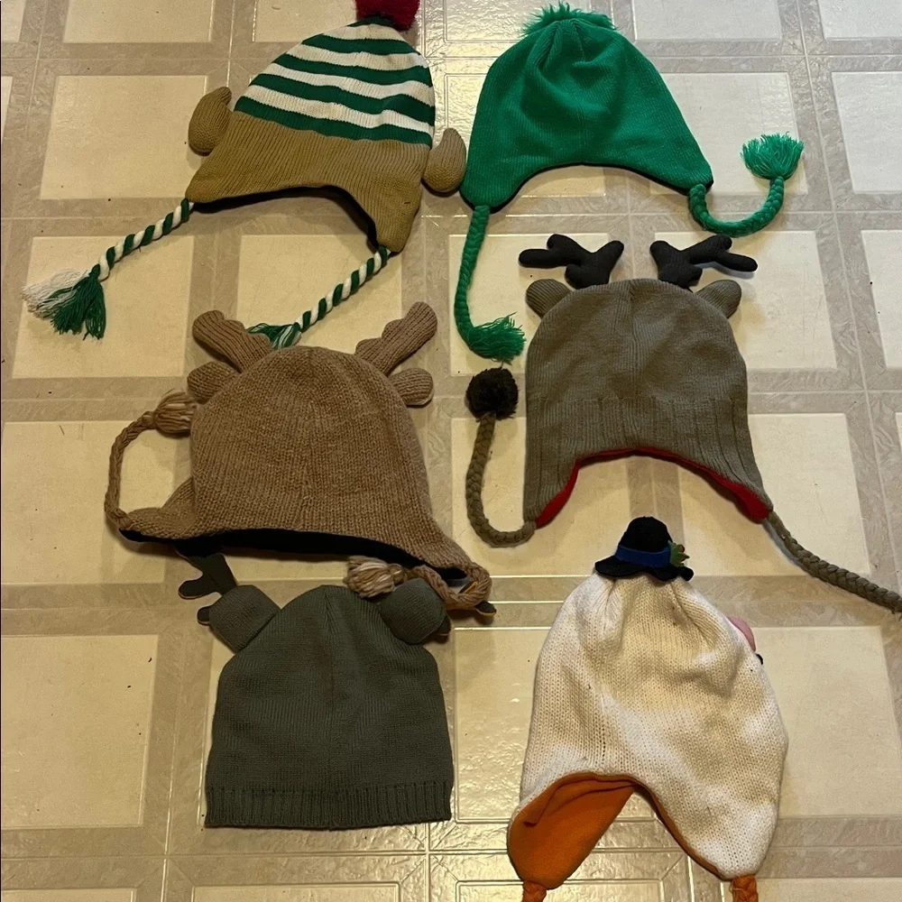 BUNDLE OF UNISEX KIDS CHRISTMAS WINTER HATS